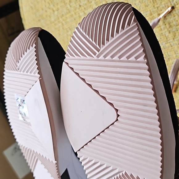 Unworn New Michael Kors Georgie Leather and Glitter Chain-Mesh Trainer 10m - Picture 9 of 10